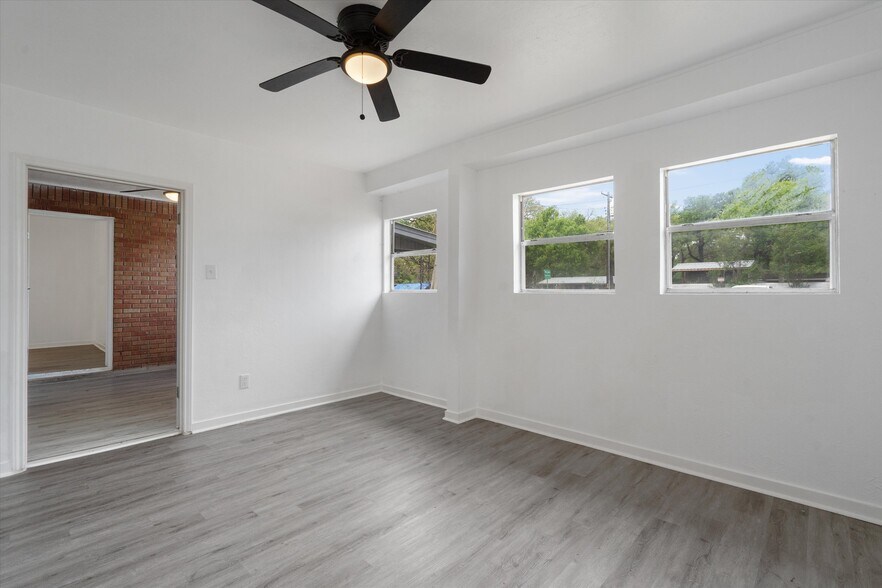 More Photos Of 10205 Old Manchaca Rd, Austin Flex For Lease
