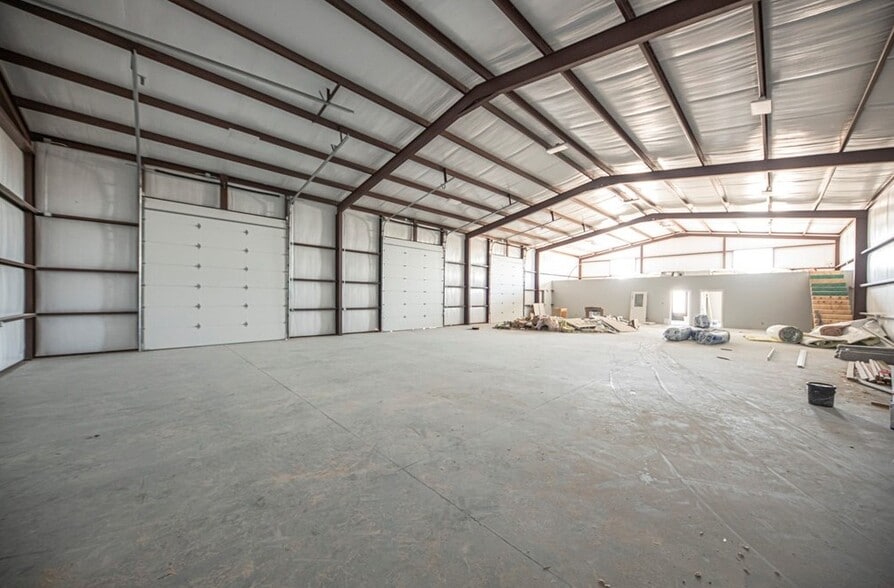More Photos Of 14050 W Silver Fox Trl, Odessa Warehouse For Lease
