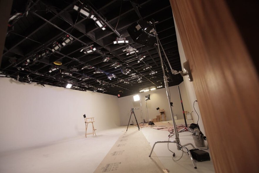 More Photos Of 4209 W Burbank Blvd, Burbank Office For Lease