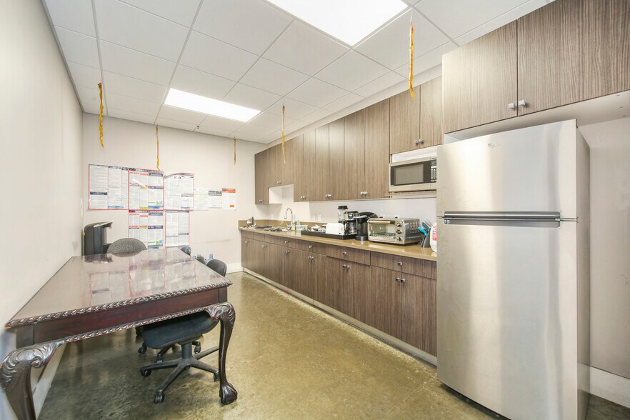 More Photos Of 1475 Long Beach Ave, Los Angeles Warehouse For Lease