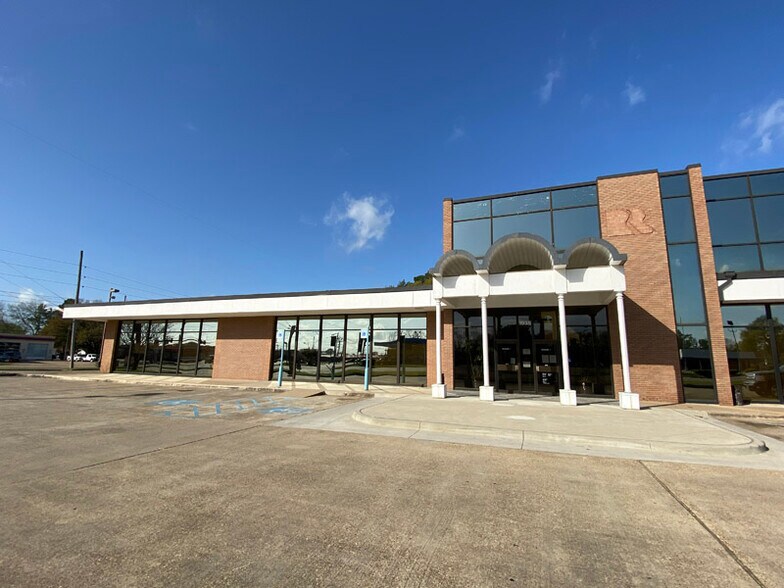 More Photos Of 1935 Airline Dr, Bossier City Bank For Sale