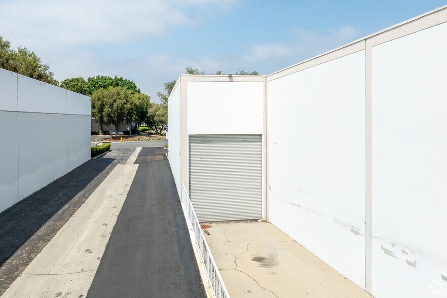 More Photos Of 16918 Edwards Rd, Cerritos Warehouse For Lease