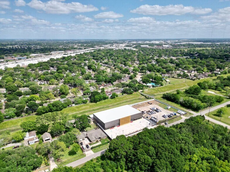 More Photos Of 11907 Bedford St, Houston Warehouse For Lease