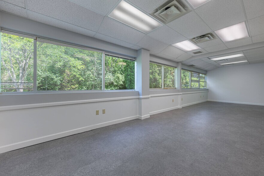More Photos Of 7271 N Main St, Dayton Medical For Lease