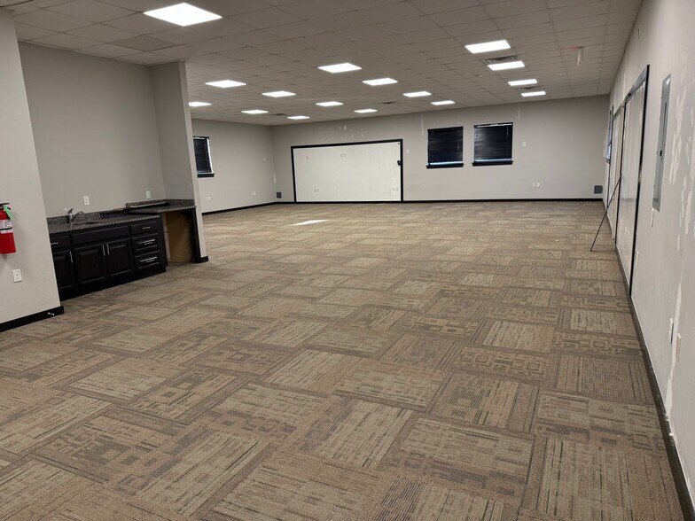 More Photos Of 1716 Signal Ridge Dr, Edmond Office For Sale