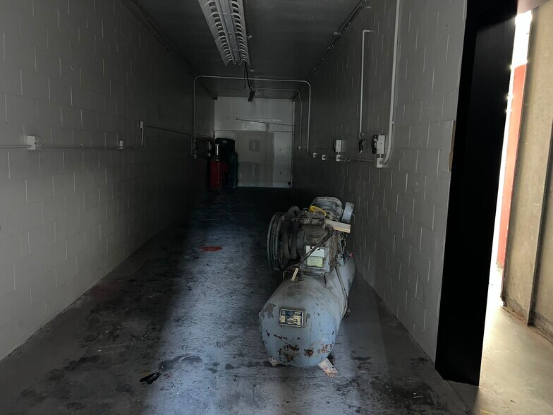 More Photos Of 500 S Raymond Ave, Fullerton Warehouse For Lease