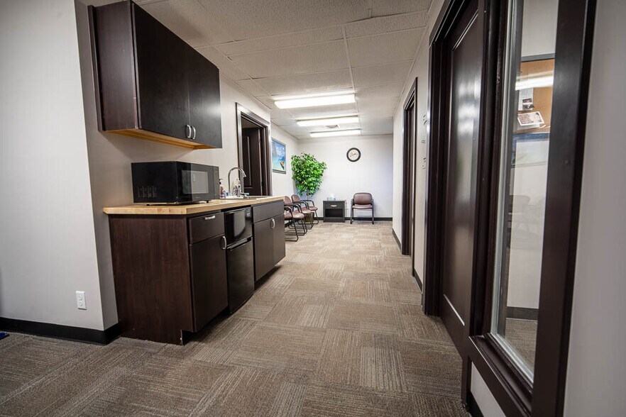 More Photos Of 2504 Ardmore St SE, Grand Rapids Office For Sale