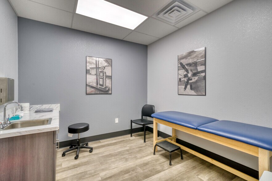 More Photos Of 2006 East Main, Madisonville Medical For Lease