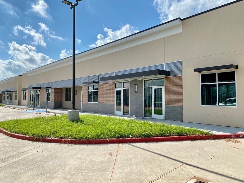 More Photos Of 1517 FM 359 Rd, Richmond Flex For Lease
