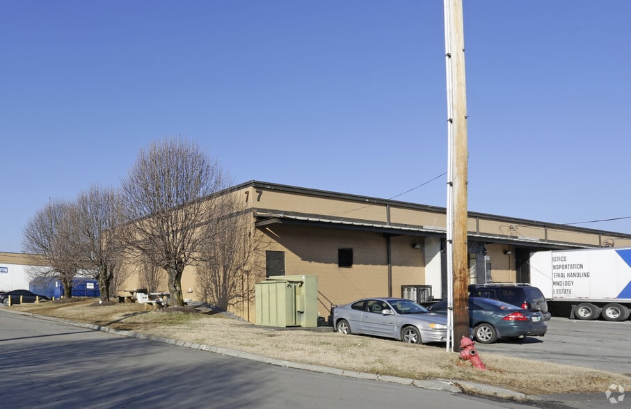 More Photos Of 128-138 Sherlake Ln, Knoxville Warehouse For Lease