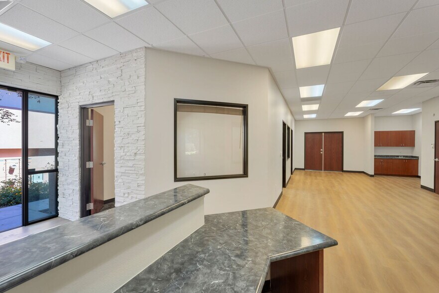More Photos Of 5588 S Fort Apache Rd, Las Vegas Medical For Lease