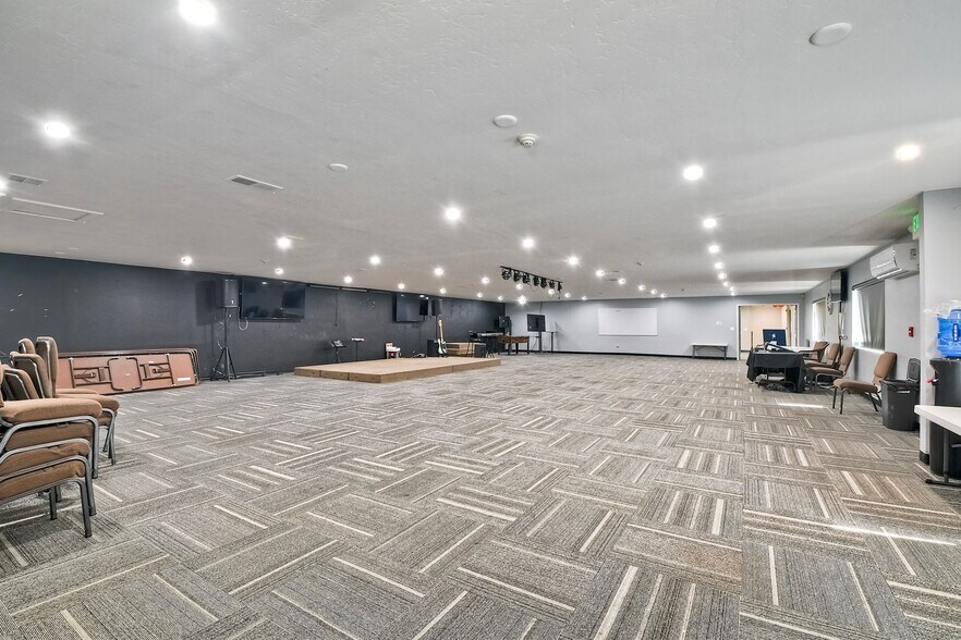 More Photos Of 855 Barham Dr, San Marcos Religious Facility For Lease