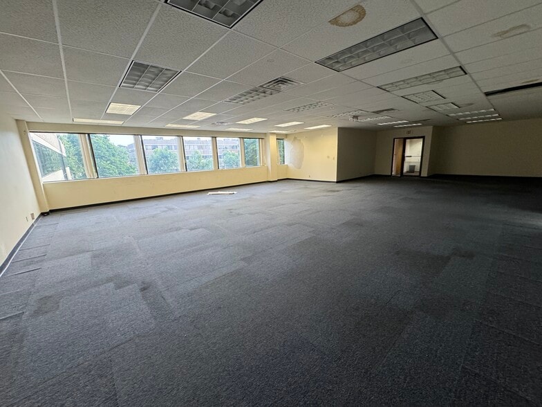 More Photos Of 100 Everett Ave, Chelsea Medical For Lease