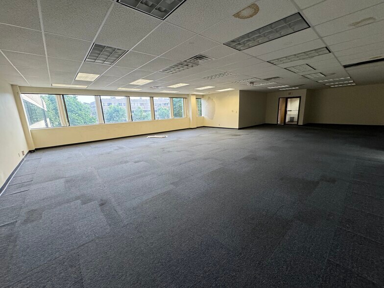 More Photos Of 100 Everett Ave, Chelsea Medical For Lease