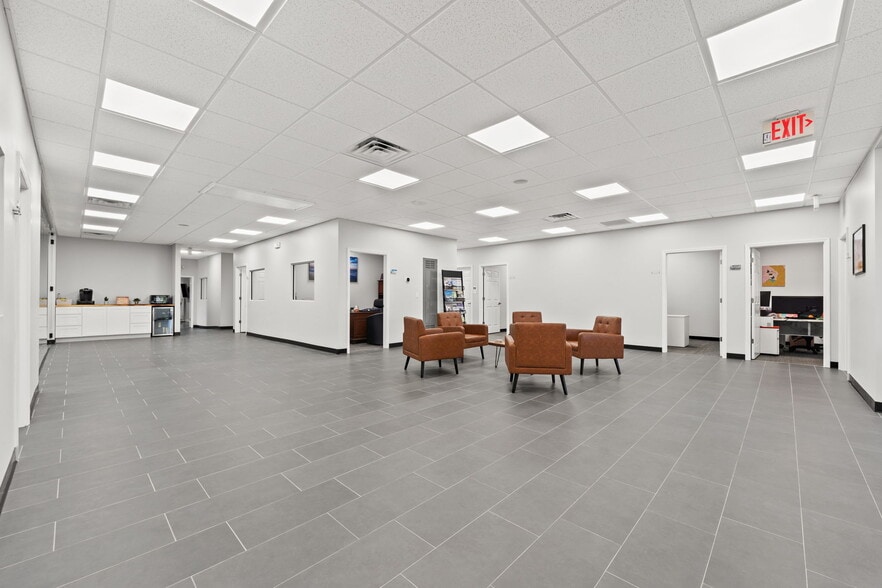More Photos Of 2820 Spring Glen Rd, Jacksonville Office For Sale