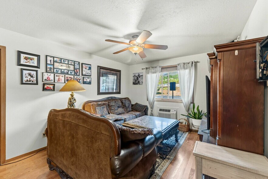 More Photos Of 205 Beaver Lodge Rd, Frisco Hotel For Sale