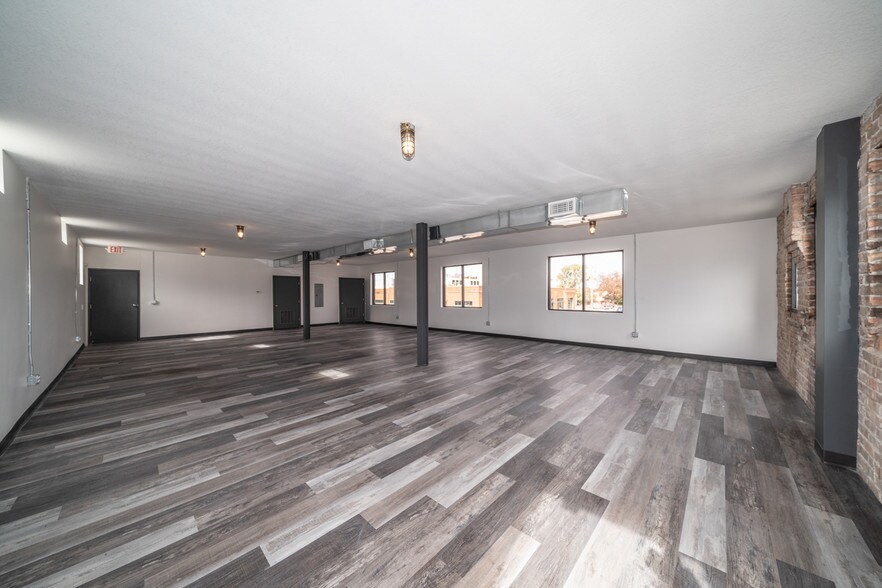 More Photos Of 1809 E Douglas Ave, Wichita Storefront Retail Office For Lease