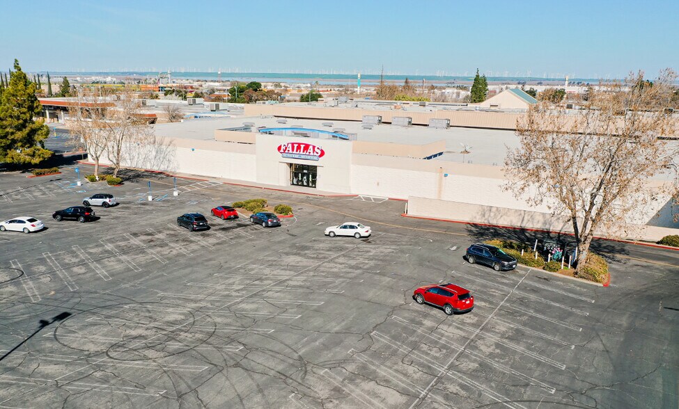 More Photos Of 2602 Somersville Rd, Antioch Freestanding For Lease