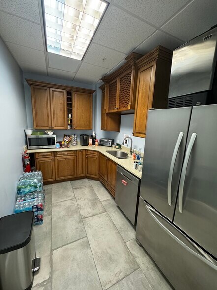 More Photos Of 999 Vanderbilt Beach Rd, Naples Office For Lease