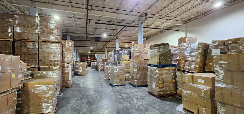 More Photos Of 152 Broadway, Haverstraw Warehouse For Lease