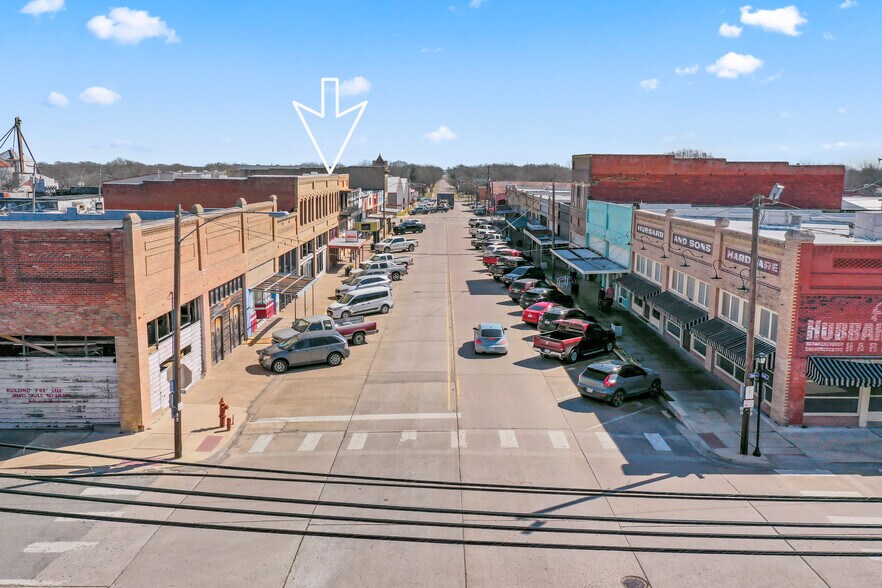 More Photos Of 118 W. Grand St, Whitewright Storefront Retail Residential For Sale