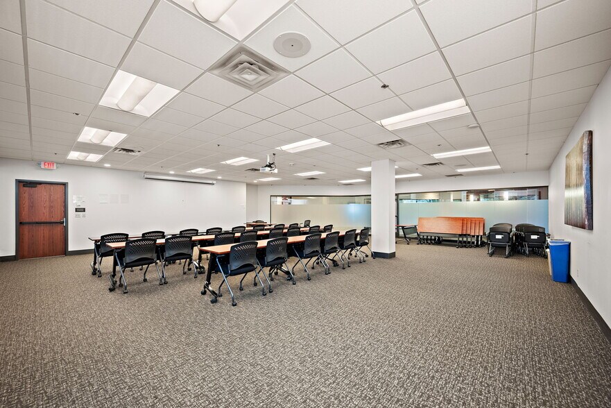 More Photos Of 7100 Northland Cir N, Brooklyn Park Office For Lease