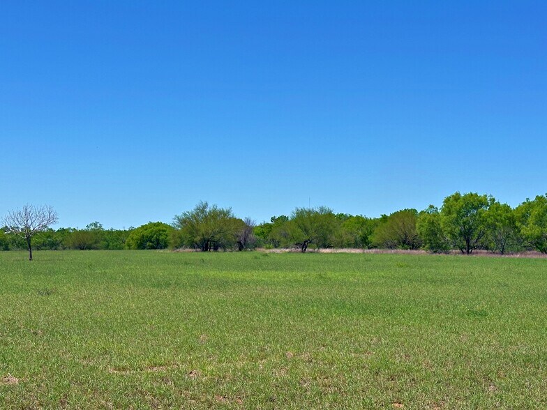 More Photos Of 3265 TX-97, Jourdanton Land For Sale