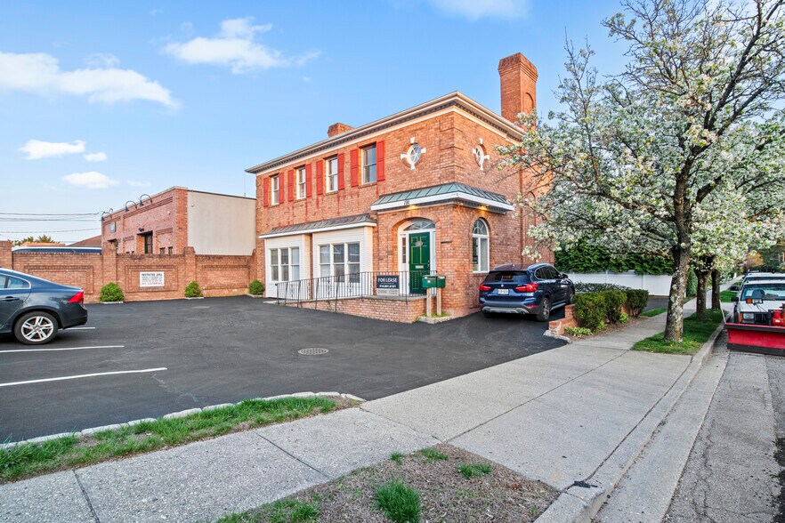 More Photos Of 191 Forest Ave, Locust Valley Storefront Retail Office For Sale