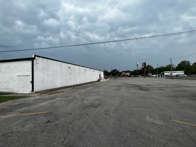 More Photos Of 1303 S Thompson St, Springdale Bowling Alley For Sale