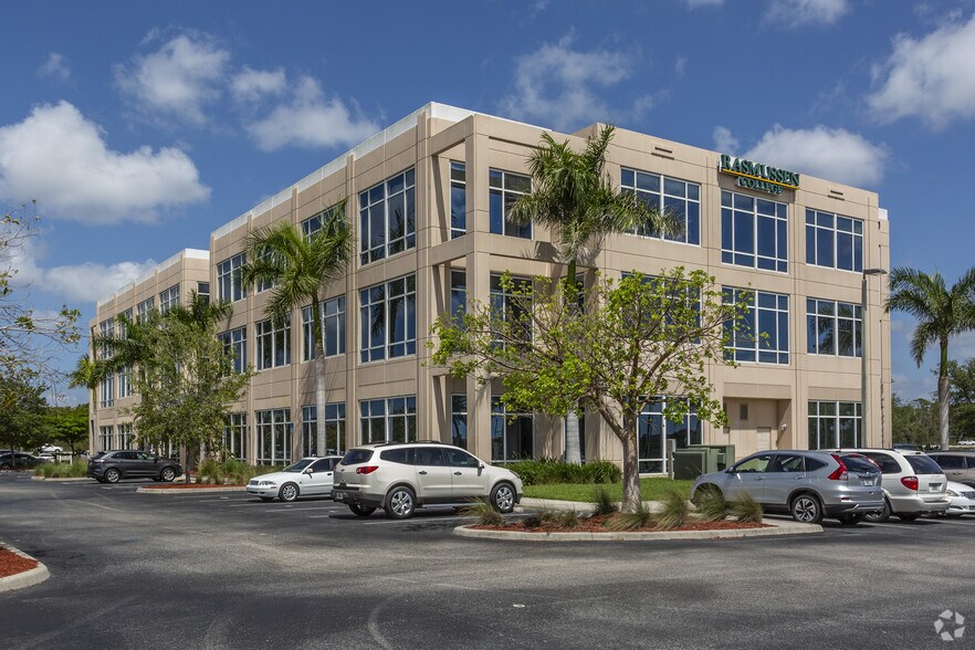 More Photos Of 9160 Forum Corporate Pky, Fort Myers Coworking Space