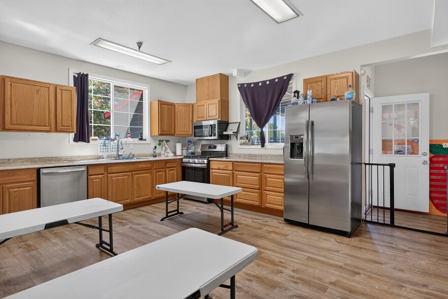 More Photos Of 530 N Cloverdale Blvd, Cloverdale Specialty For Sale