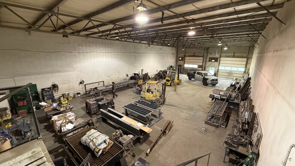 More Photos Of 27 Mccool Cres, Crossfield Warehouse For Lease