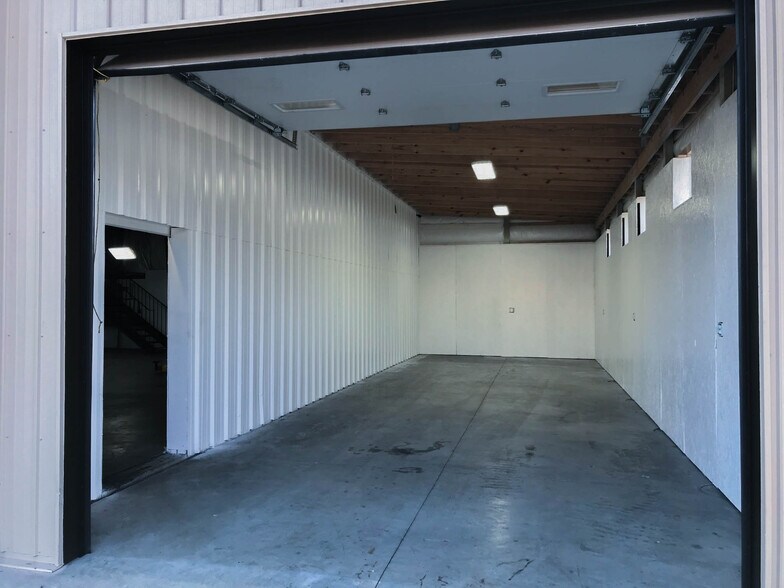 More Photos Of 1245 Memory Ln, Columbus Warehouse For Lease
