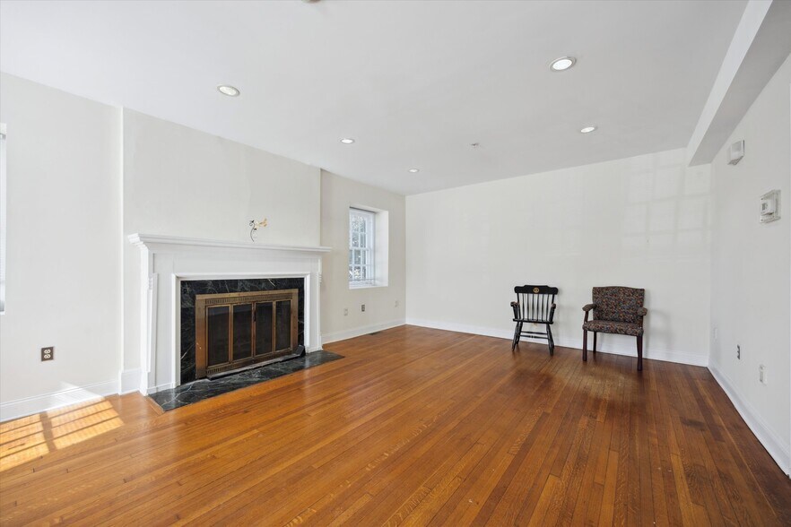 More Photos Of 400 E 21st St, Chester Office For Sale