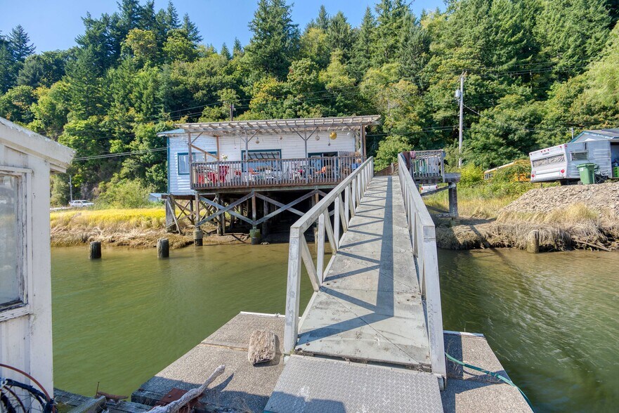 More Photos Of 6750 Or-126 Hwy, Florence Marina For Sale