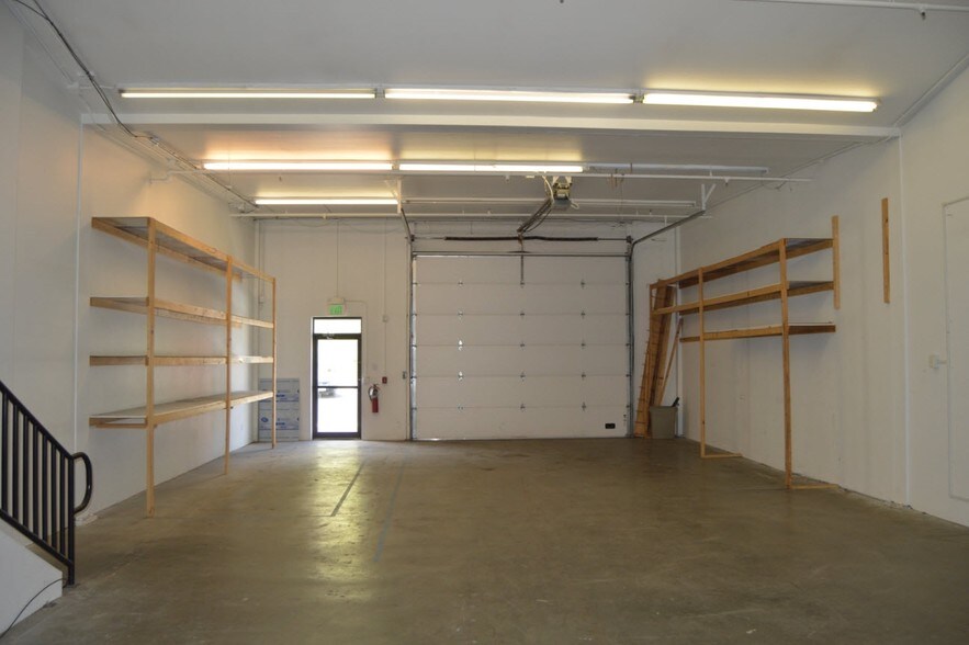More Photos Of 910 Nottingham Rd, Avon Flex For Lease