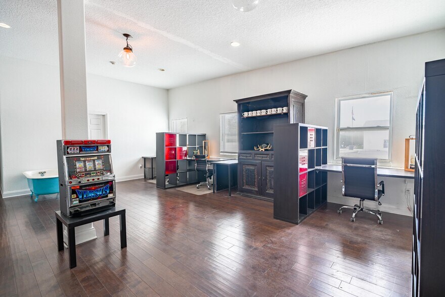 More Photos Of 2531 Central Ave, Saint Petersburg Coworking Space