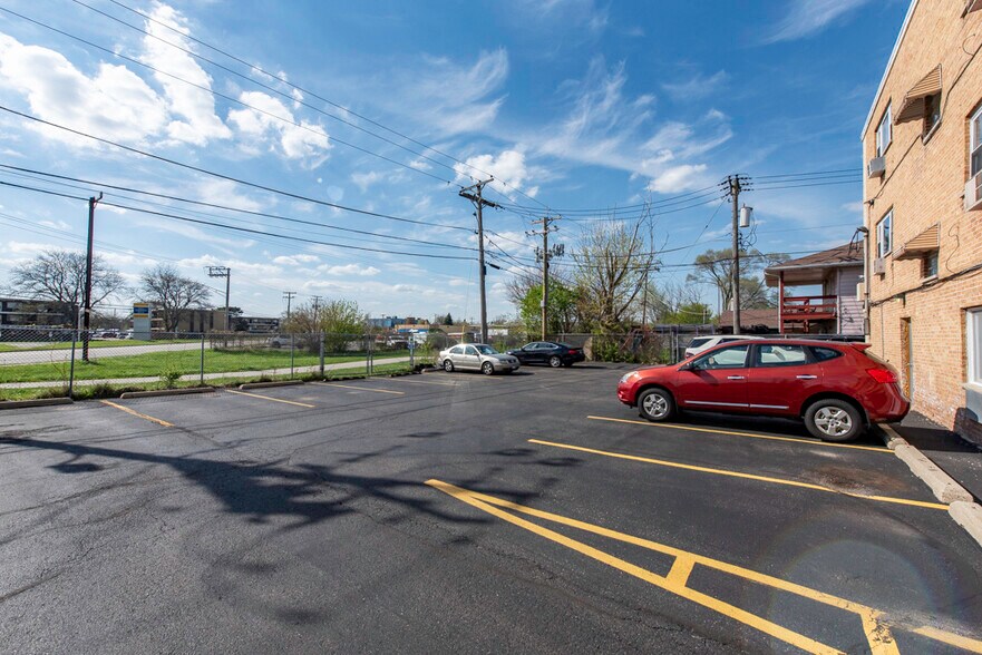More Photos Of 2052 Western Ave, Waukegan Storefront For Lease