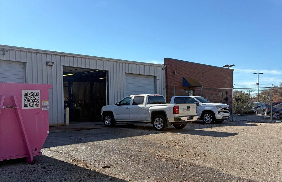 More Photos Of 3110 S Broadway St, Wichita Auto Dealership For Sale