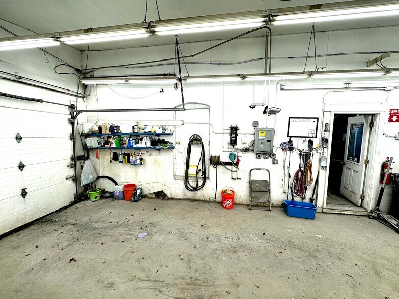 More Photos Of 5 Franklin St, Whitman Auto Repair For Sale