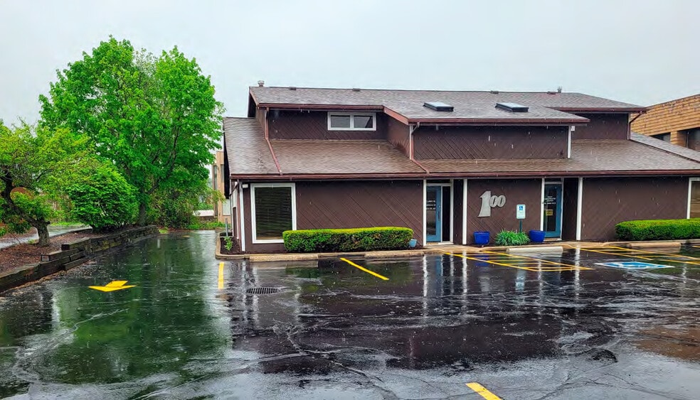 Primary Photo Of 100 N Miller Rd, Fairlawn Medical For Lease