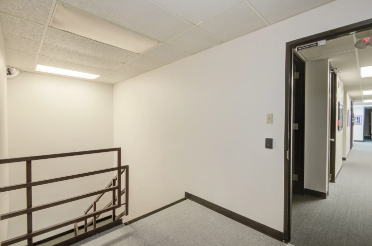 More Photos Of 102 Oak Park Dr, Clute Office For Sale