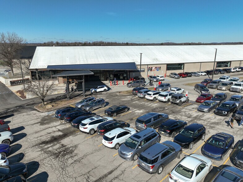 More Photos Of 1 Racquet Ln, Monroeville Sports And Entertainment For Lease