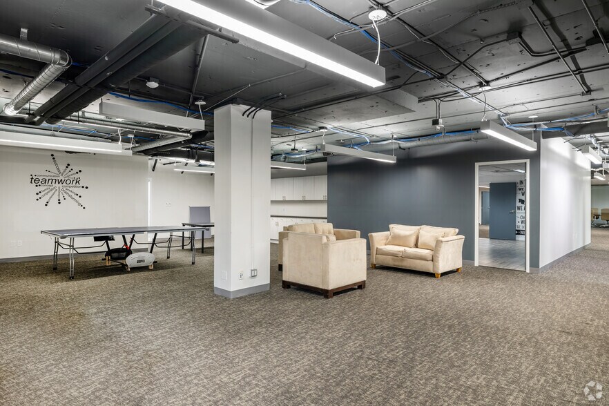 More Photos Of 5757 W Century Blvd, Los Angeles Office For Lease