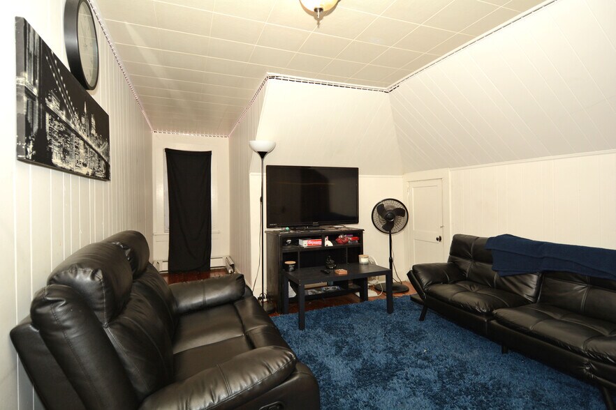 More Photos Of 58 Main St, Glen Gardner General Retail For Sale