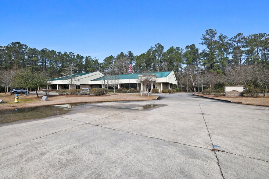 More Photos Of 68031 Capital Trace Row, Mandeville Office For Lease