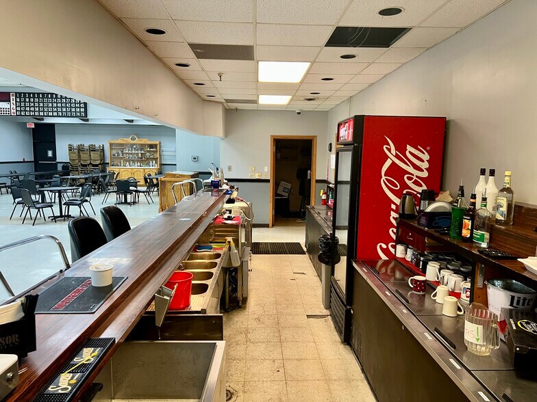 More Photos Of 1009 Central Ave NW, East Grand Forks General Retail For Sale
