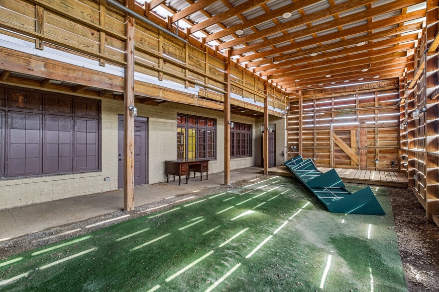 More Photos Of 1000 Louisville Ave, Monroe Office For Sale