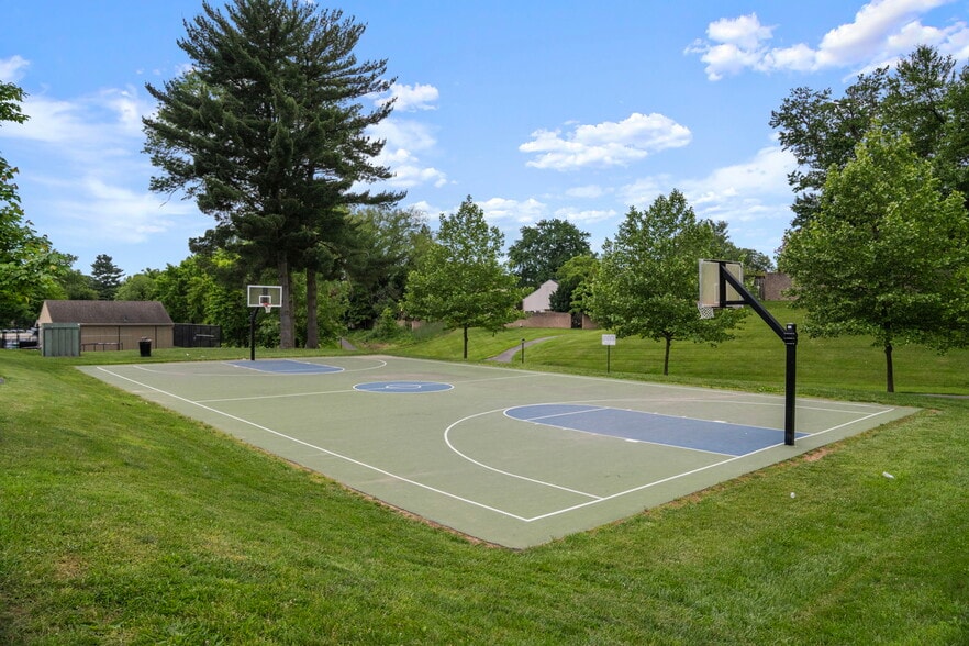 More Photos Of 9725 Lookout Pl, Gaithersburg Healthcare For Sale