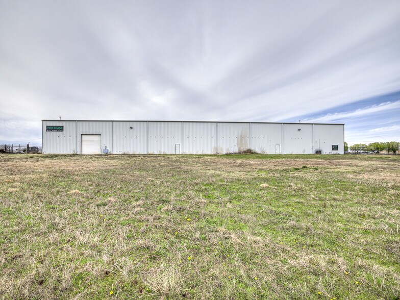 More Photos Of 4900 S Rockwell St, Oklahoma City Warehouse For Lease